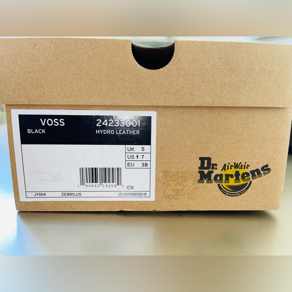 voss ii leather strap sandals